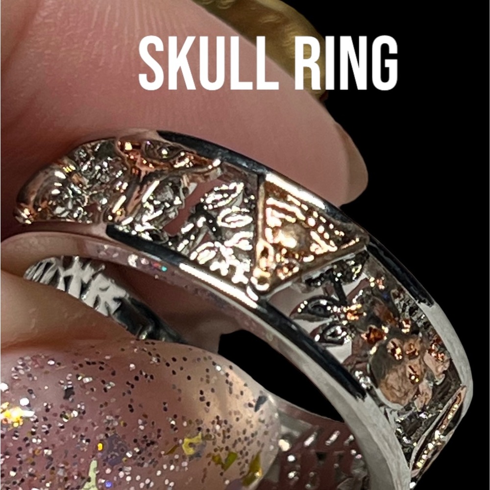 💍💎Two tone sterling band with carvings skull
